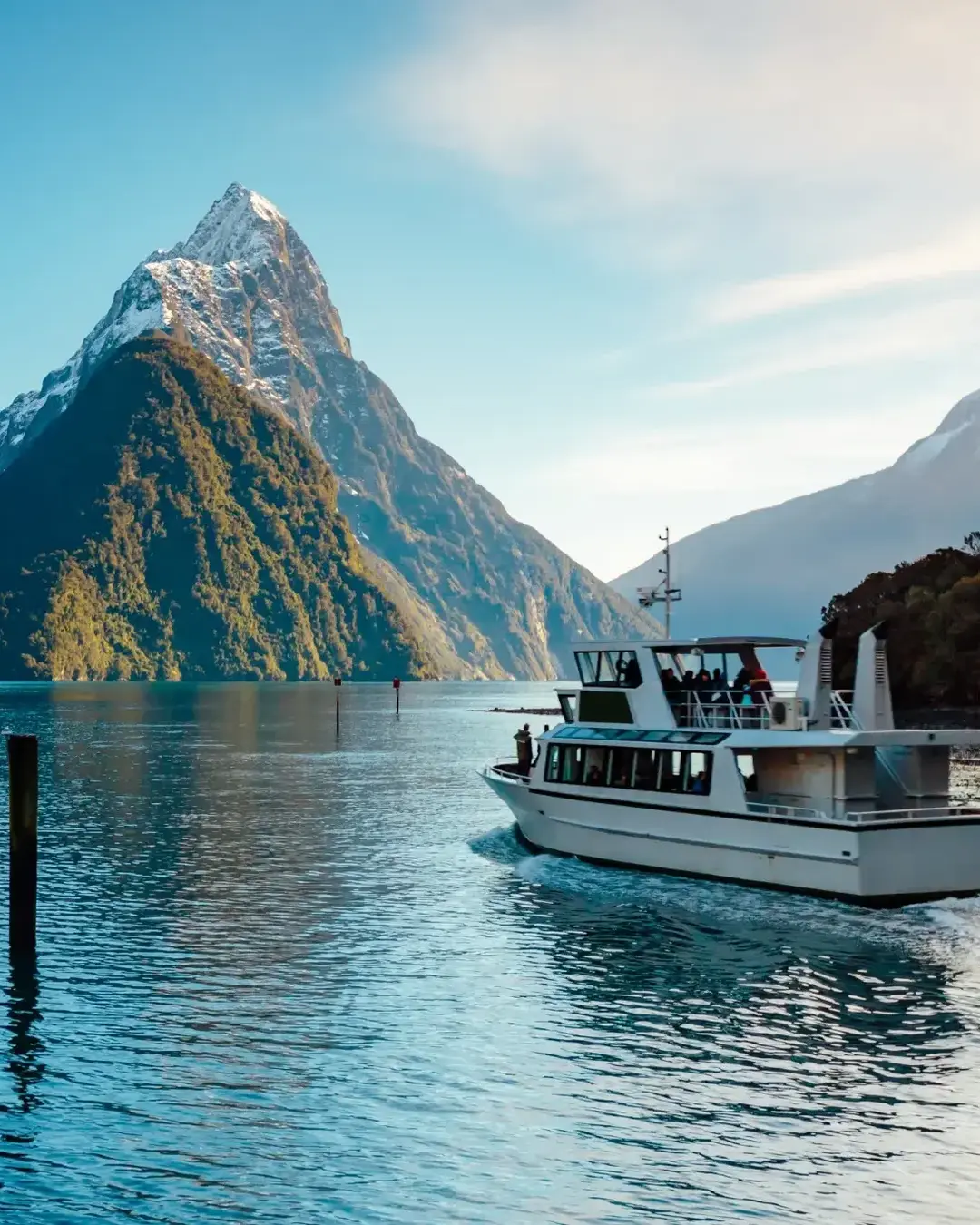 Boat cruise in Milford Sound, Fiordland, New Zealand