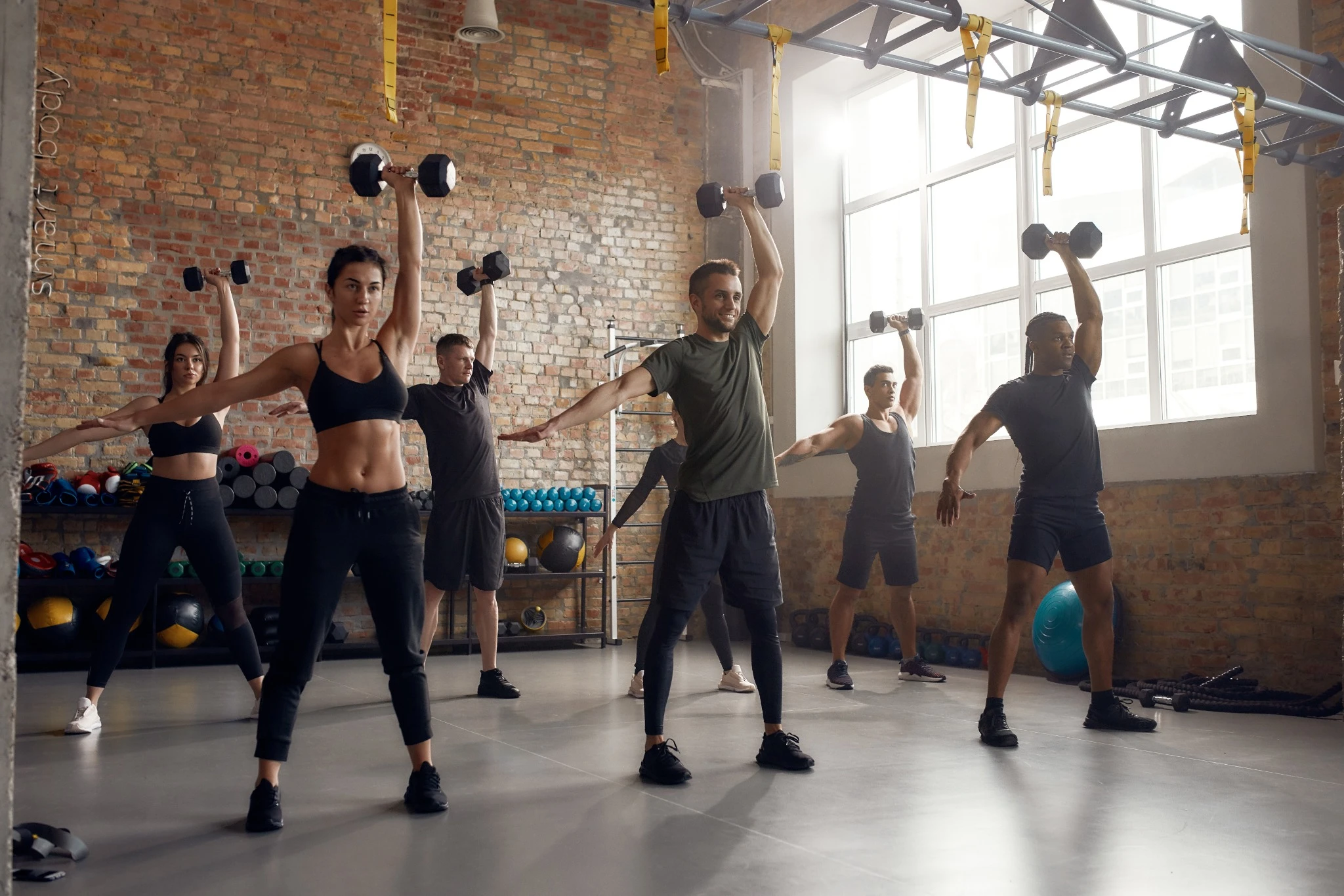 People in group fitness weightlifting class