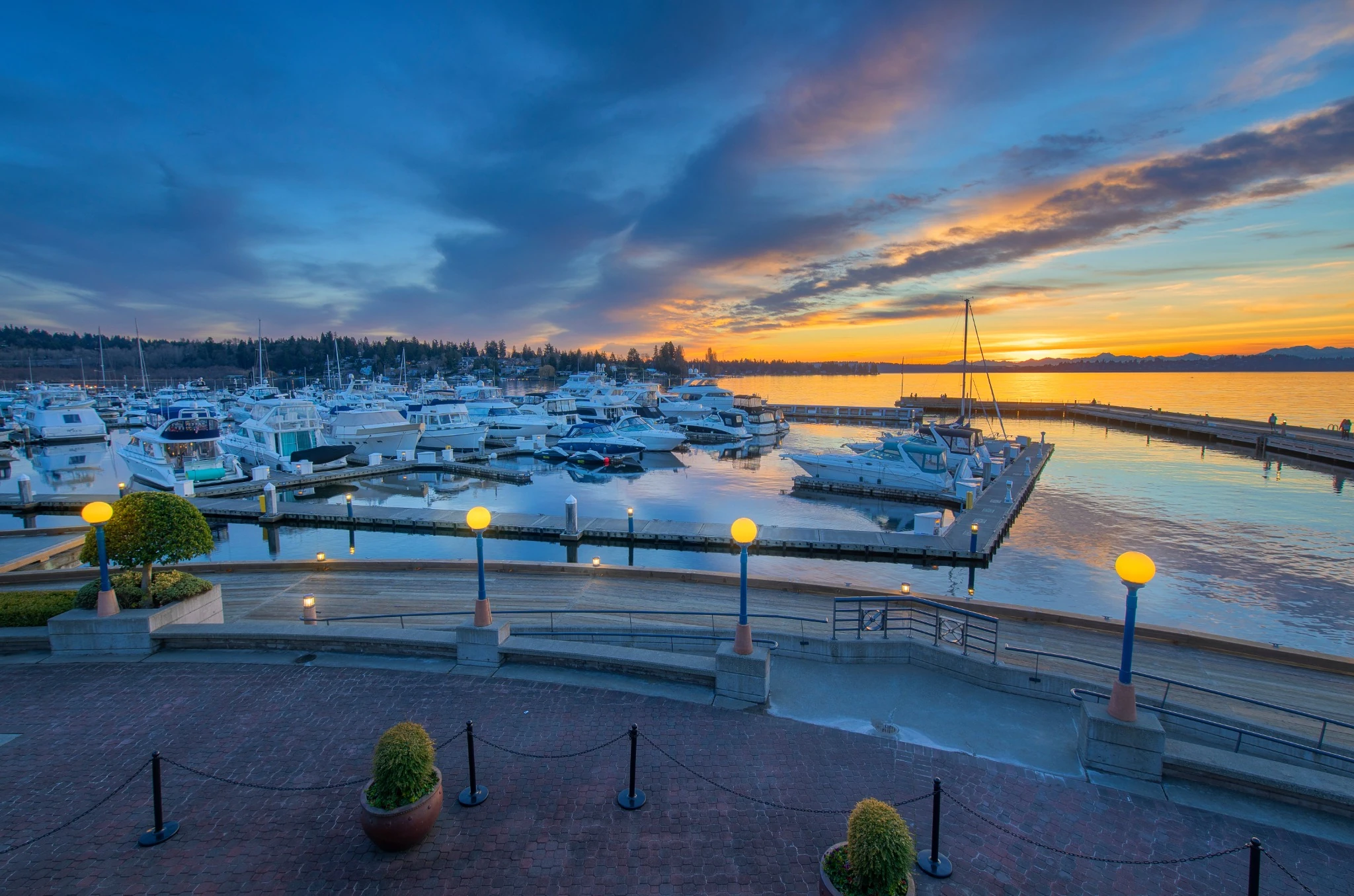 Seattle skyline panorama at sunset, Washington, USA.