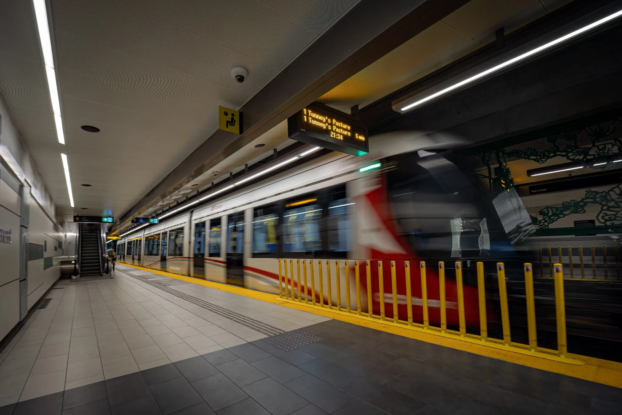 Ottawa Parliament Light Rail Station .