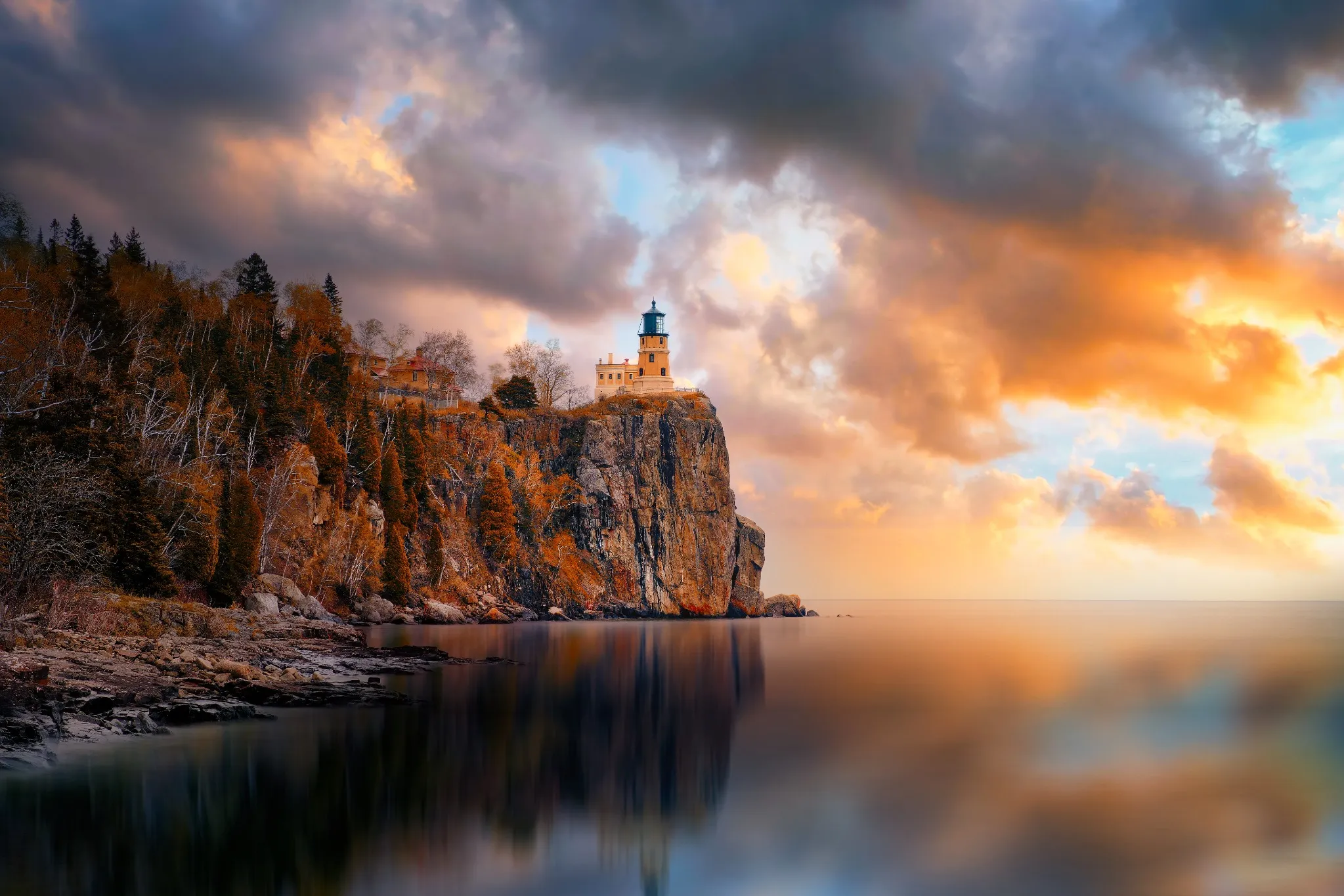Split rock Lighthouse during sunset